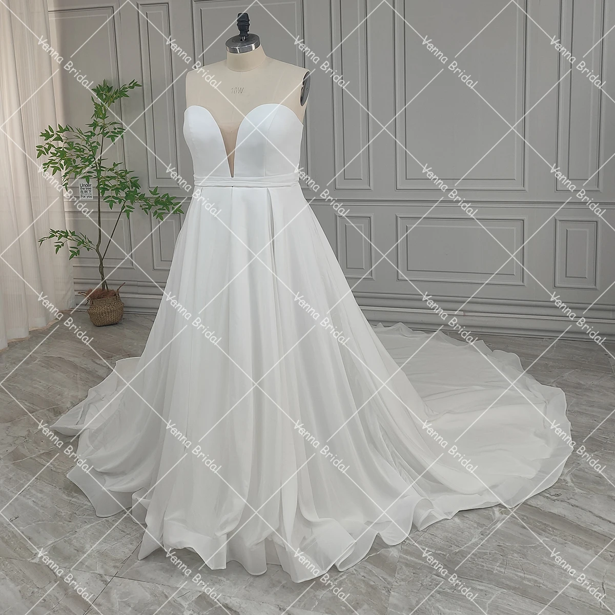 Custom Made Strapless cetim vestido de casamento Plus Size