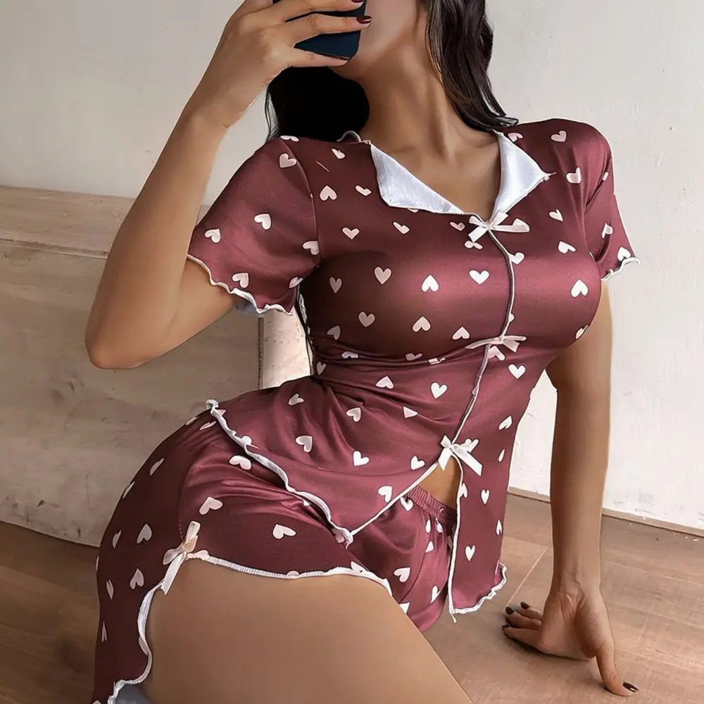 Ensemble de pyjama décontracté pour femmes, haut à col en V imprimé de motifs en forme de cœur, short, vêtements d’intérieur doux et confortables, ensemble de vêtements de nuit respirants pour Lydia.