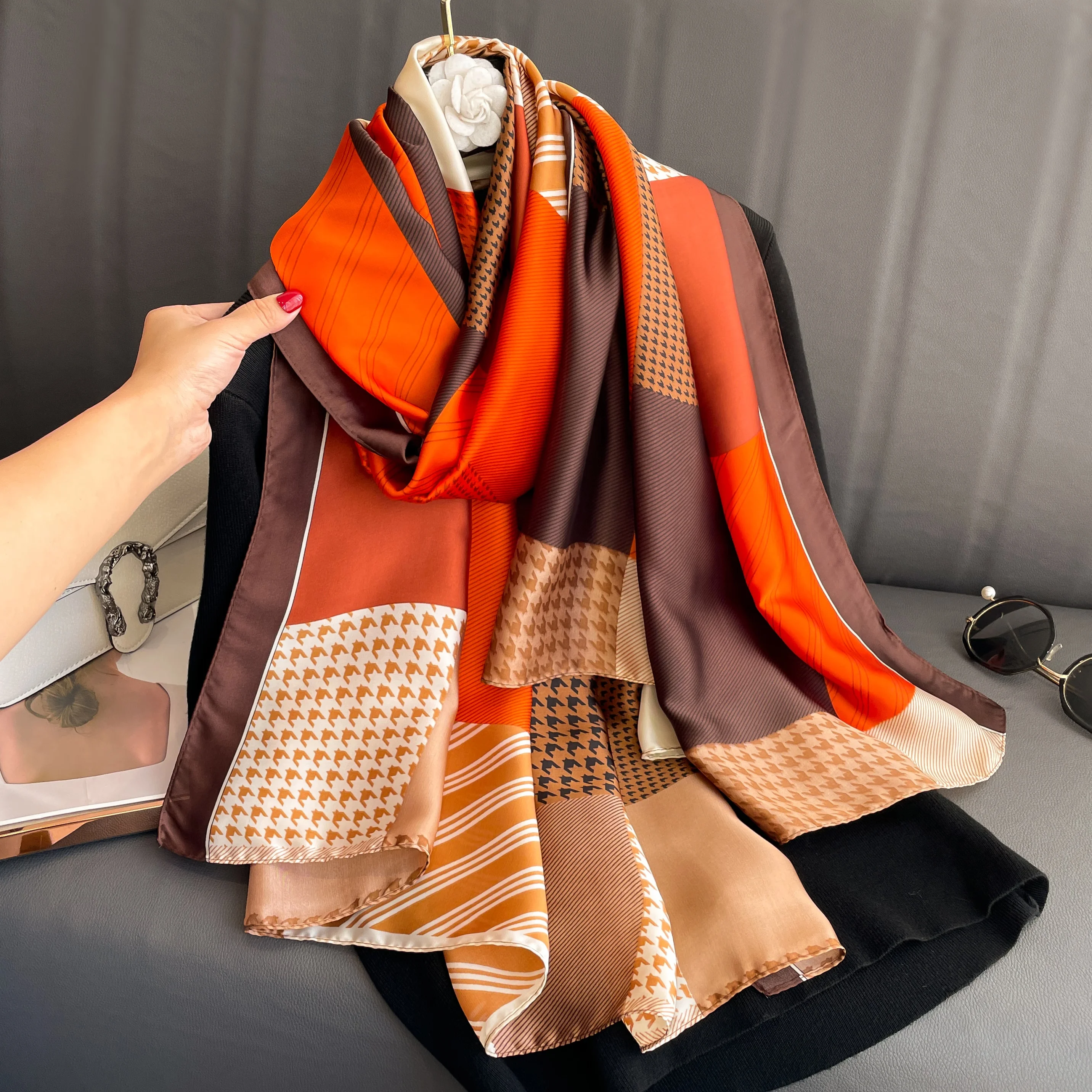 

Chain Fashion Simulation Silk Scarf Women's Temperament Autumn and Winter Warm Scarf Shawl New Neck Scarf Thin Style