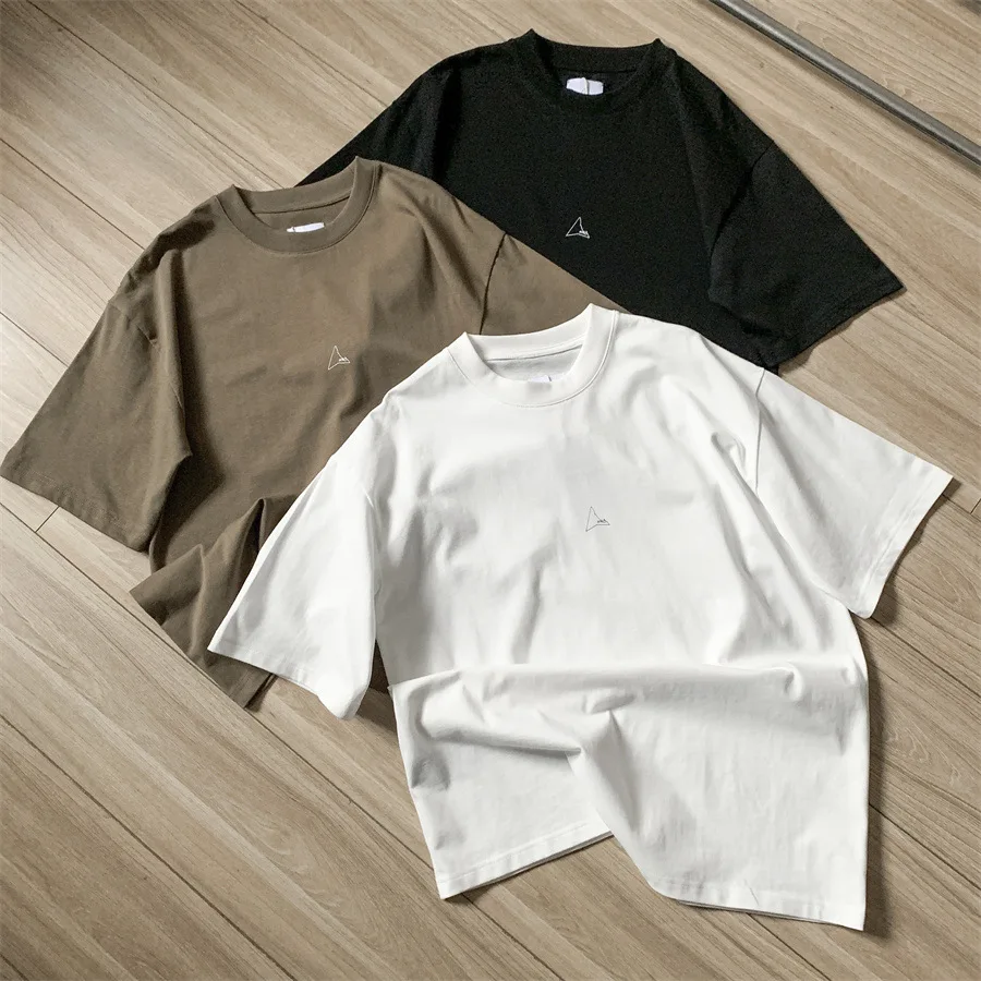 

Футболка с принтом в виде нерегулярных треугольников Roa, летняя, унисекс, черная, белая, коричневая, свободного кроя, из чистого хлопка, быстросохнущая, топ-футболка