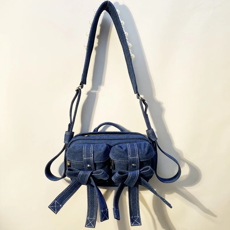 

Джинсовые сумки с бисерным бантом для женщин: роскошные дизайнерские сумки и клатчи 2026 года, новинка с множеством карманов, широкими ремнями и тканевым плечевым ремнем