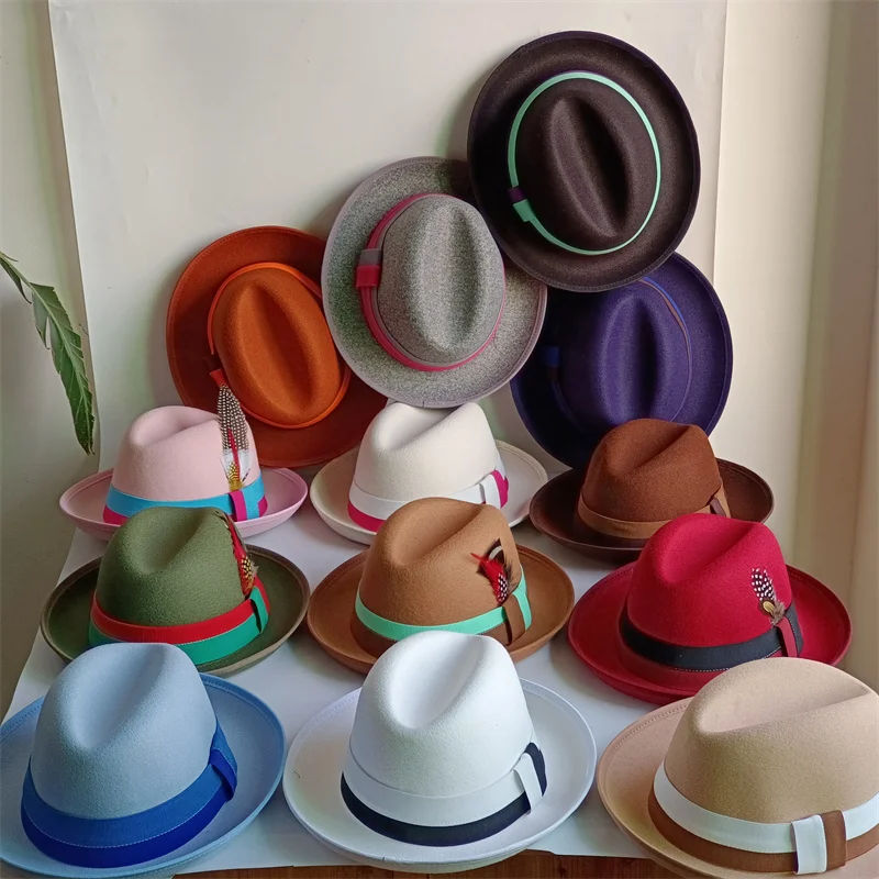 Chapeau de burger pour hommes 13 couleurs avec plume et bande élastique nouveau style chapeau fedora unisexe noeud papillon pour hommes chapeau en feutre doux fedora pour femmes