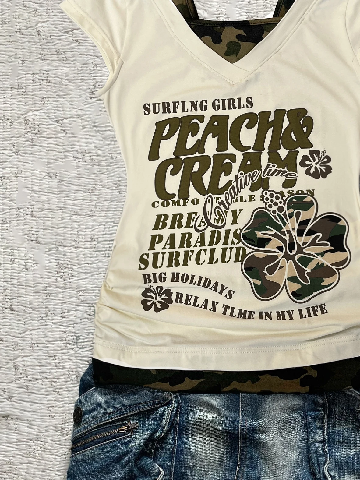 

Оригинальная камуфляжная лоскутная ультра-температурная футболка Boya Girl, летняя модная футболка в стиле ретро с буквенным принтом, хлопковый V-...