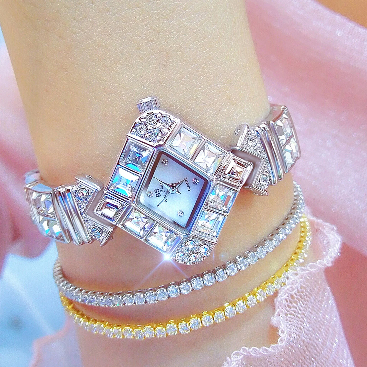 Creative Design Ladies Watches High Quality Diamond Rhinestone Bracelet Women Watch Fashion Simple Silver Quartz Wristwatch