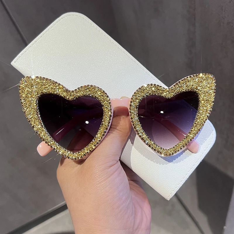 Fashion Brand Heart Women Sunglasses Retro Sexy Silver Bling Sun Glasses Frame Ladies Sunglasses UV400 Eyewear Oculos De Sol