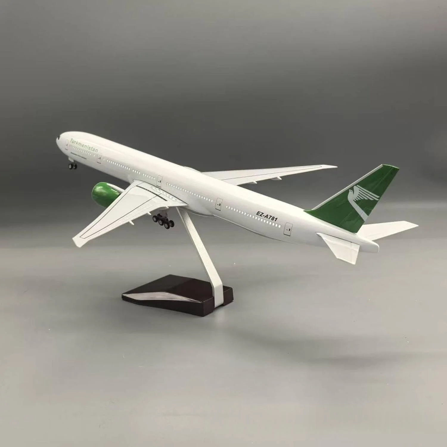 47cm Large Scale Boe-ing 777 Turkmenistan Airways B777 Diecast Airplane Plastic Model Enthusiast Gift Collectible Display