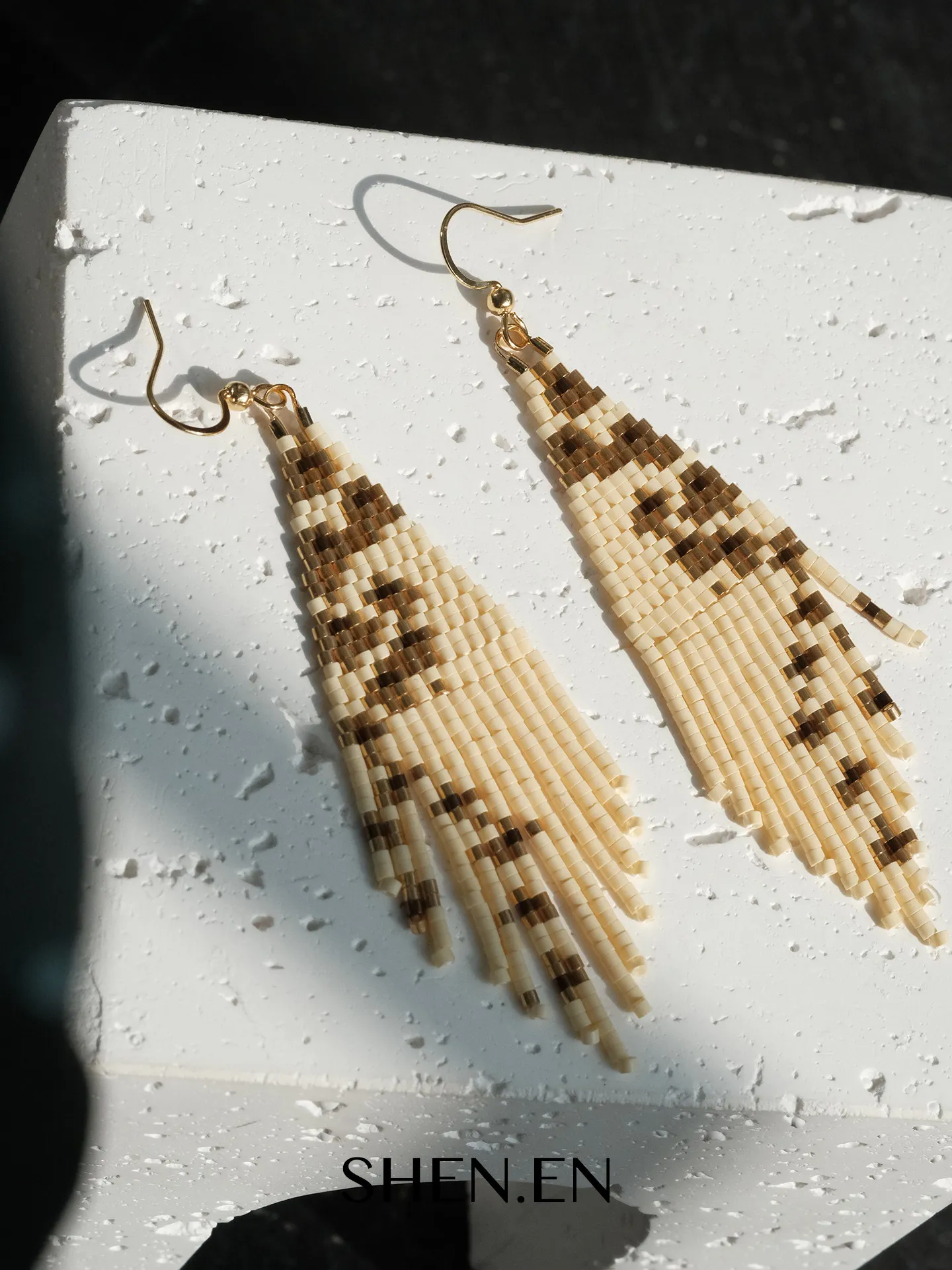ZGMXR  Rice bead earrings Tassel Flower Bohemia Pattern Creativity Hand-woven Alloy Woman Fashion Simple Beaded earrings