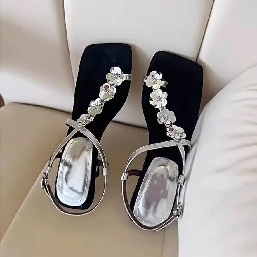 المرأة الصيف في الهواء الطلق ارتداء الأزهار غطاء إصبع القدم الصنادل حزام النعال المطاط وحيد مادة الألياف الدقيقة أحذية نمط غير رسمي