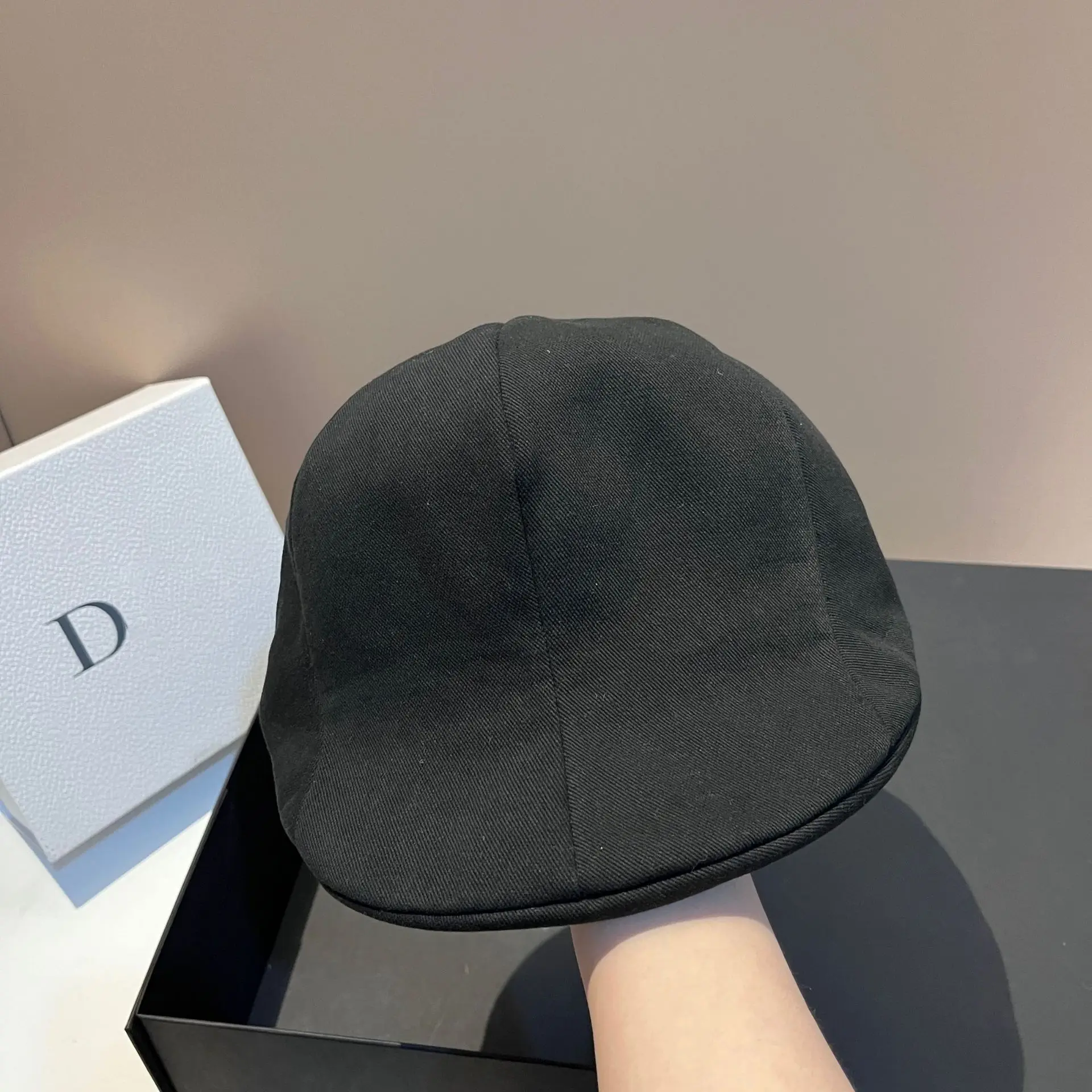 قبعة زوجين قطنية عصرية للجنسين لعام 2025 - قبعة عصرية جديدة لربيع وصيف بتصميم خلفي صغير قابلة للتعديل للترفيه في الهواء الطلق إلى الأمام