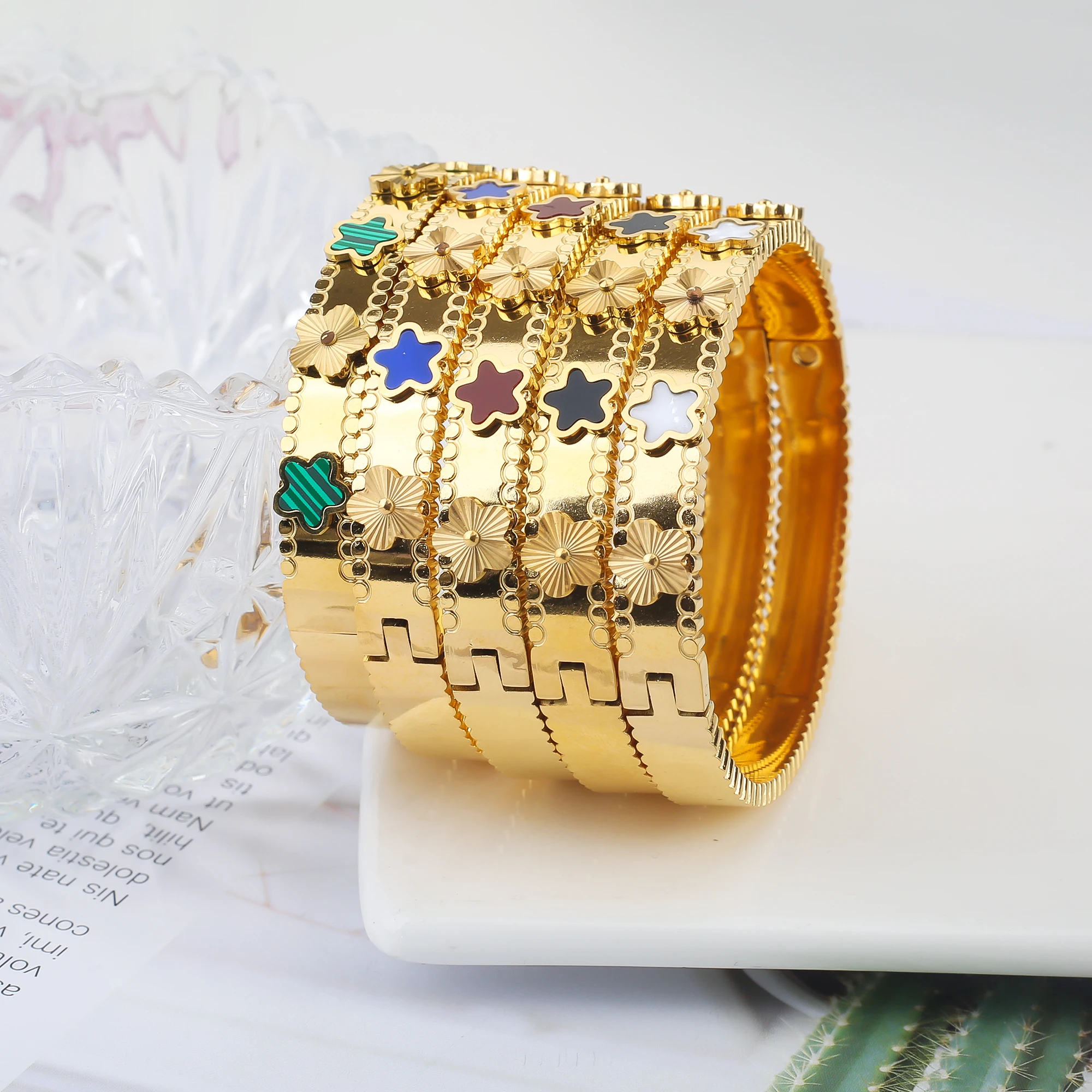 2024 New Design Metal Plant Five Leaf Flower Bracelet High Quality Y2K Style Women\'s Stainless Steel High Quality Clover