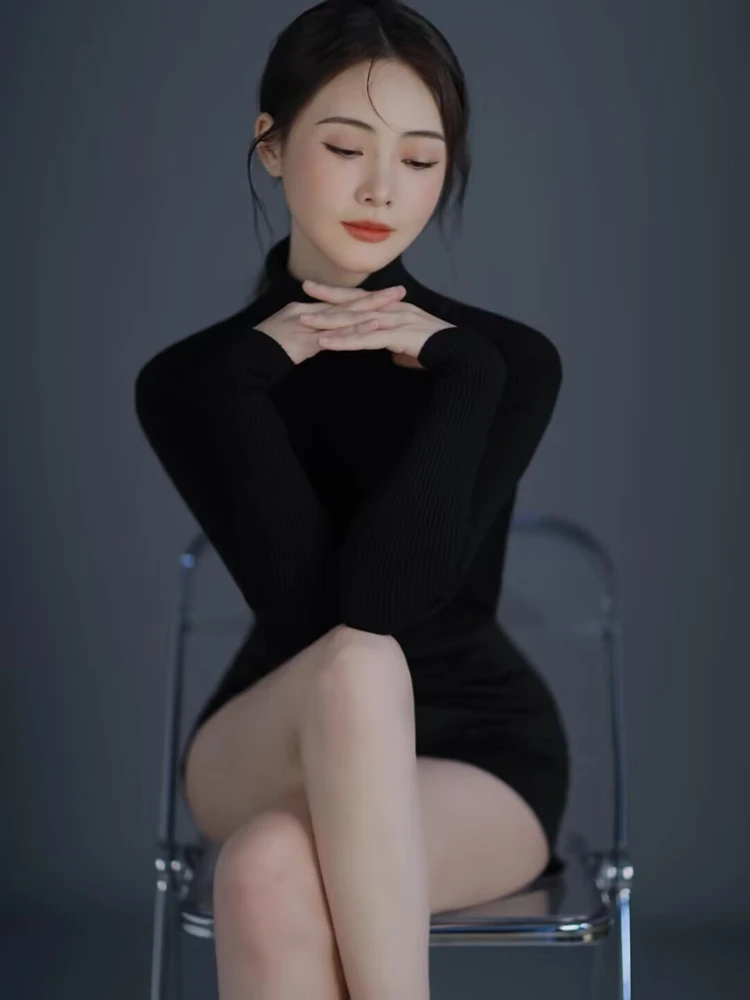 

Black Knitwear Simple Atmosphere Personal Image Portrait Photography Art Korean Style Studio Autumn Winter New Arrival Women'...