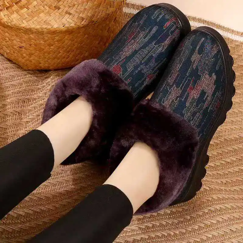 

Winter anti-slip mom's cotton shoes with added padding thick soles comfortable warm lightweight suitable for grandma's boots