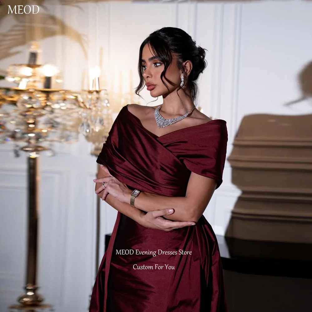 MEOD Burgunderrotes, rückenfreies Meerjungfrau-Abschlussballkleid, schulterfreies Satin-Abendkleid, elegantes Abendkleid mit kurzer Schleppe, Dubai, maßgeschneidert