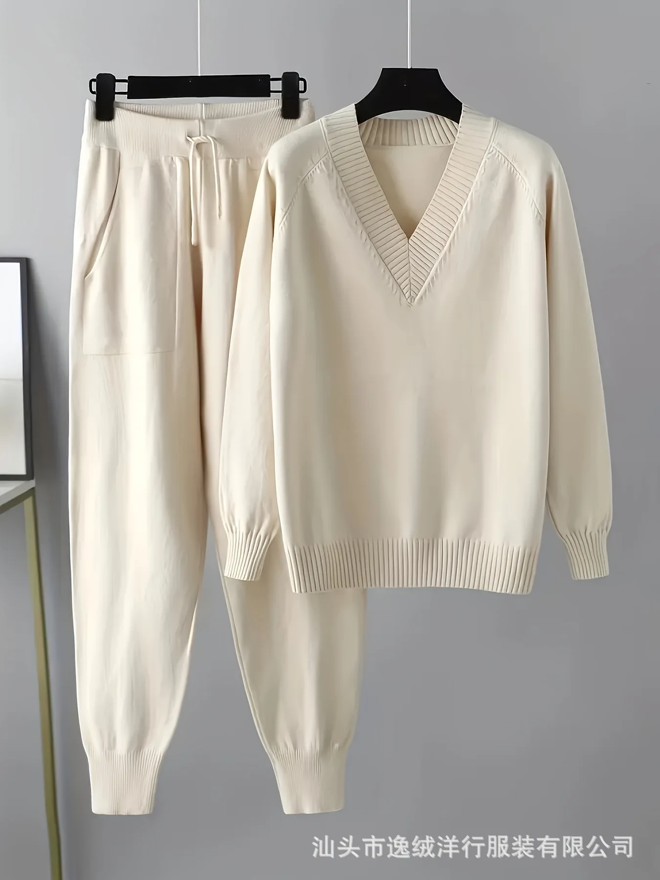 2026 Herbst Winter Damen V-Ausschnitt Strick-Zweiteiler Weicher Pullover Hochgeschnittene Strickhose Locker Modisch Täglich Streetwear – Detail 21