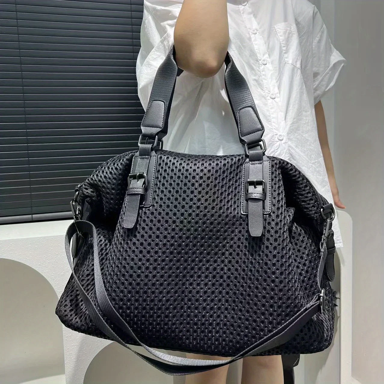 Women's travel bag simple leisure vacation large bag waterproof nylon mesh shoulder messenger bag