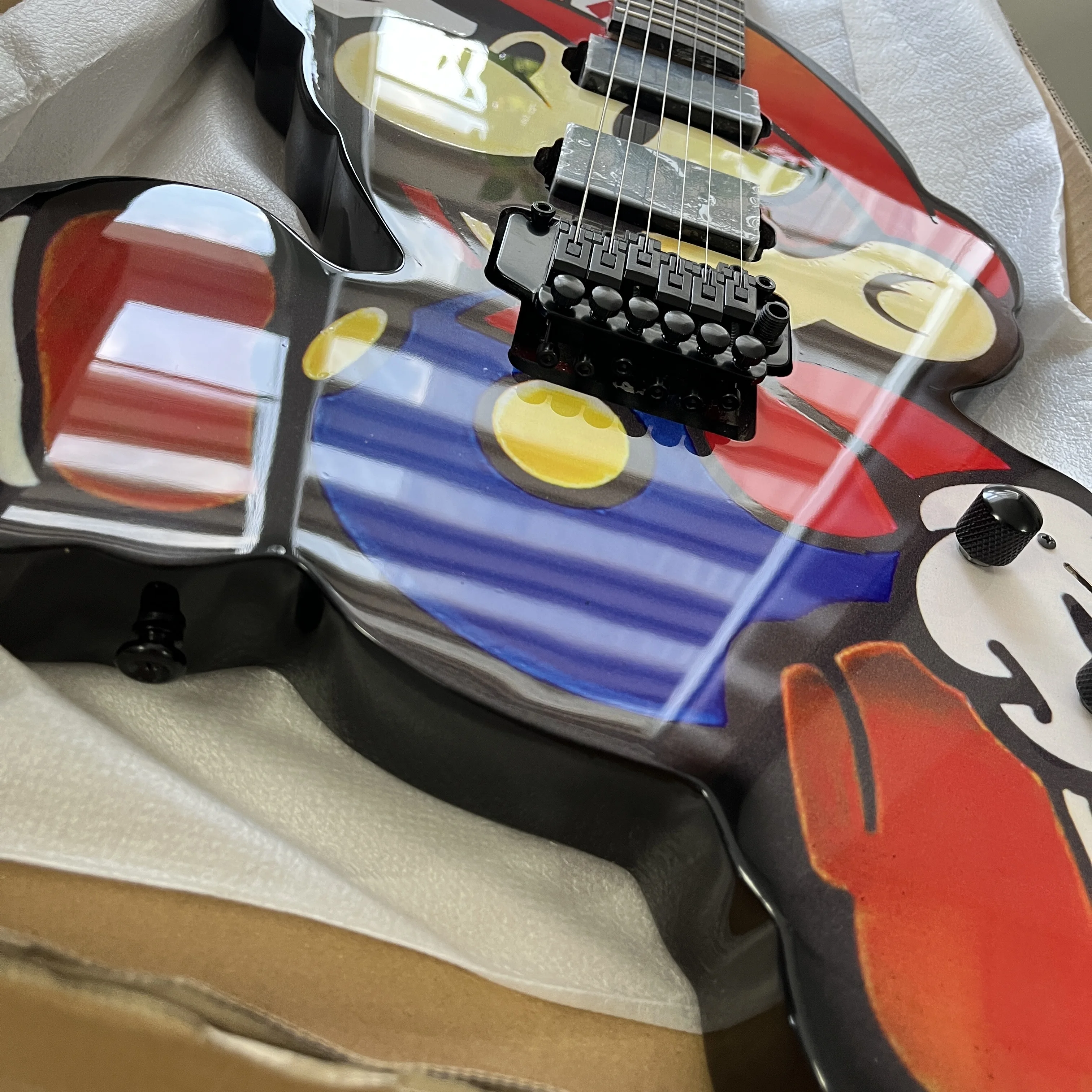 

Горячая распродажа из американского склада: электрогитара в форме Супер Марио с тремоло-системой, изготовленная на заказ, в подарок, бесплатная доставка.