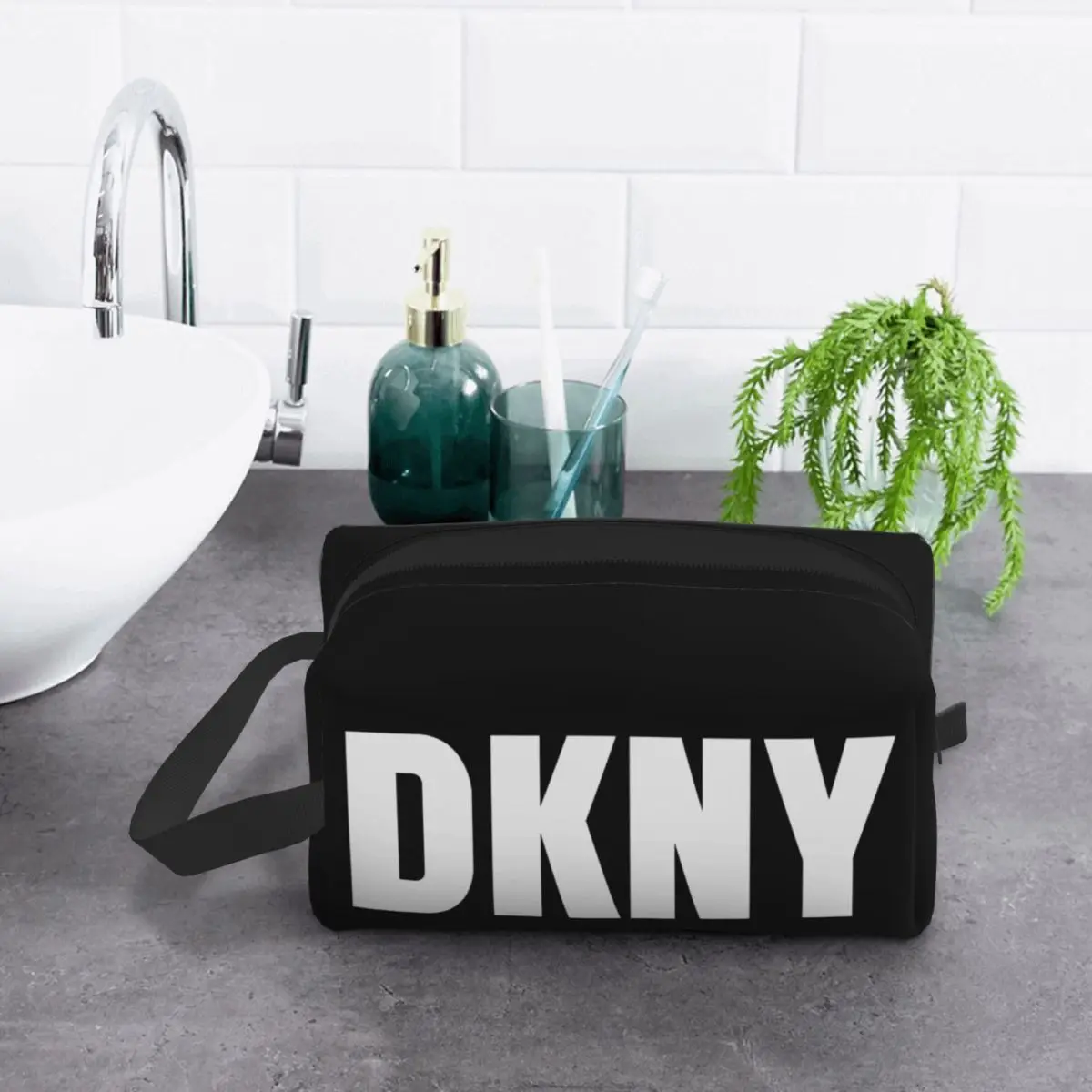 Fashion DKNYs Makeup Bag Stylish Accessories Girl Cosmetic Bags Zipper Toiletry