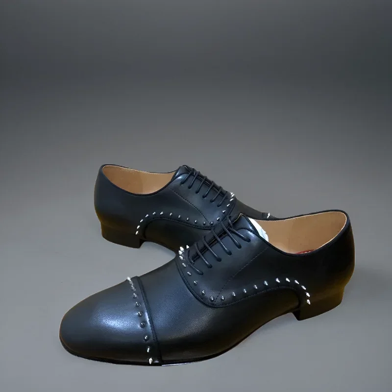 Chaussures provoqué en cuir véritable à pointes pour hommes, chaussures de conduite, talons bas, rouge, astronomique, baskets noires, cercle, argent, plate-forme RiSALE, rencontre