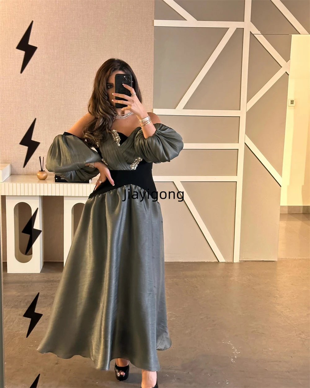 Jiayigong Abend Satin Perlen drapierte Falte Abschluss ball a-line schulter freie maßge schneiderte Anlass Kleid Midi Kleider