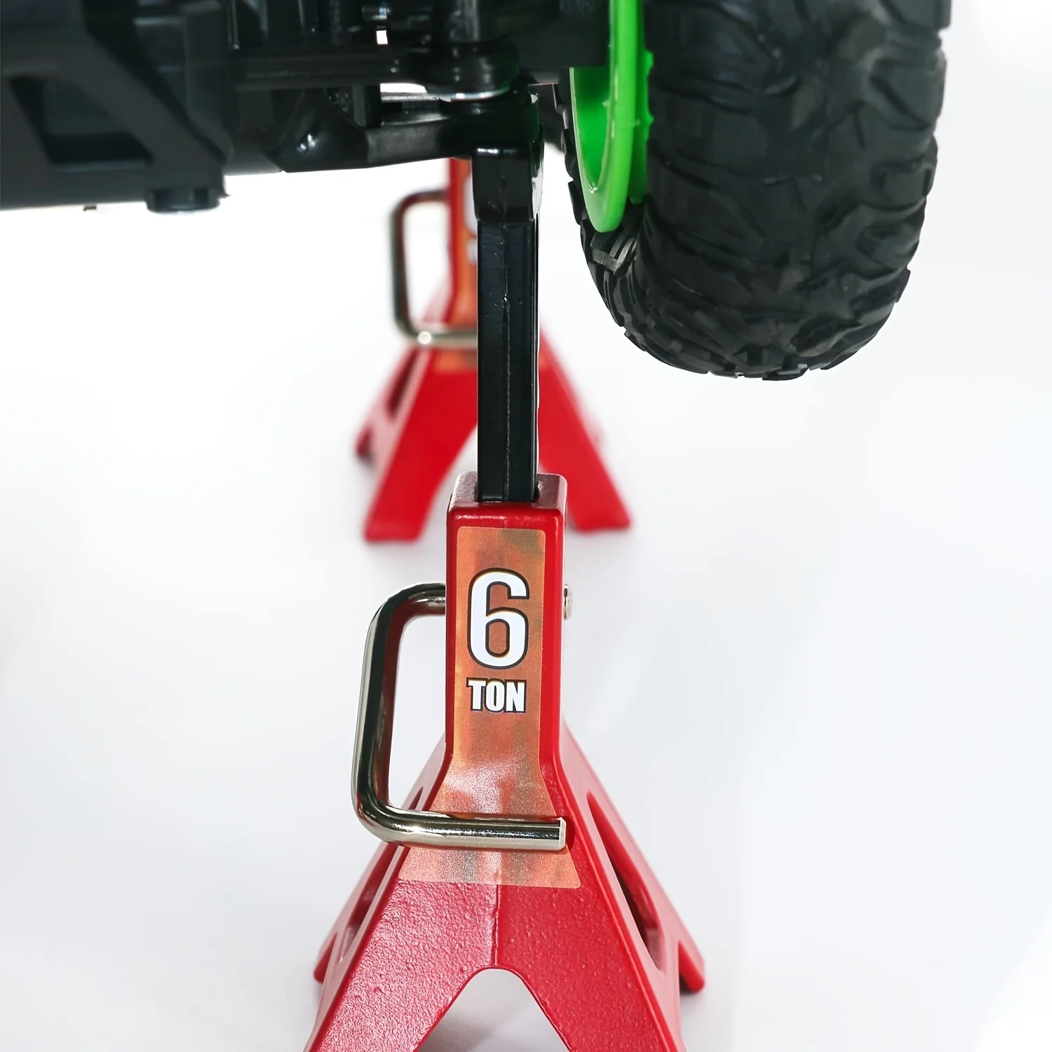 Ensemble de cadres de levage en métal de 4 pièces pour voitures sur chenilles 1/10 RC – Supports de cric de simulation à hauteur réglable dans un style 6 tonnes et 3 tonnes (rouge)
