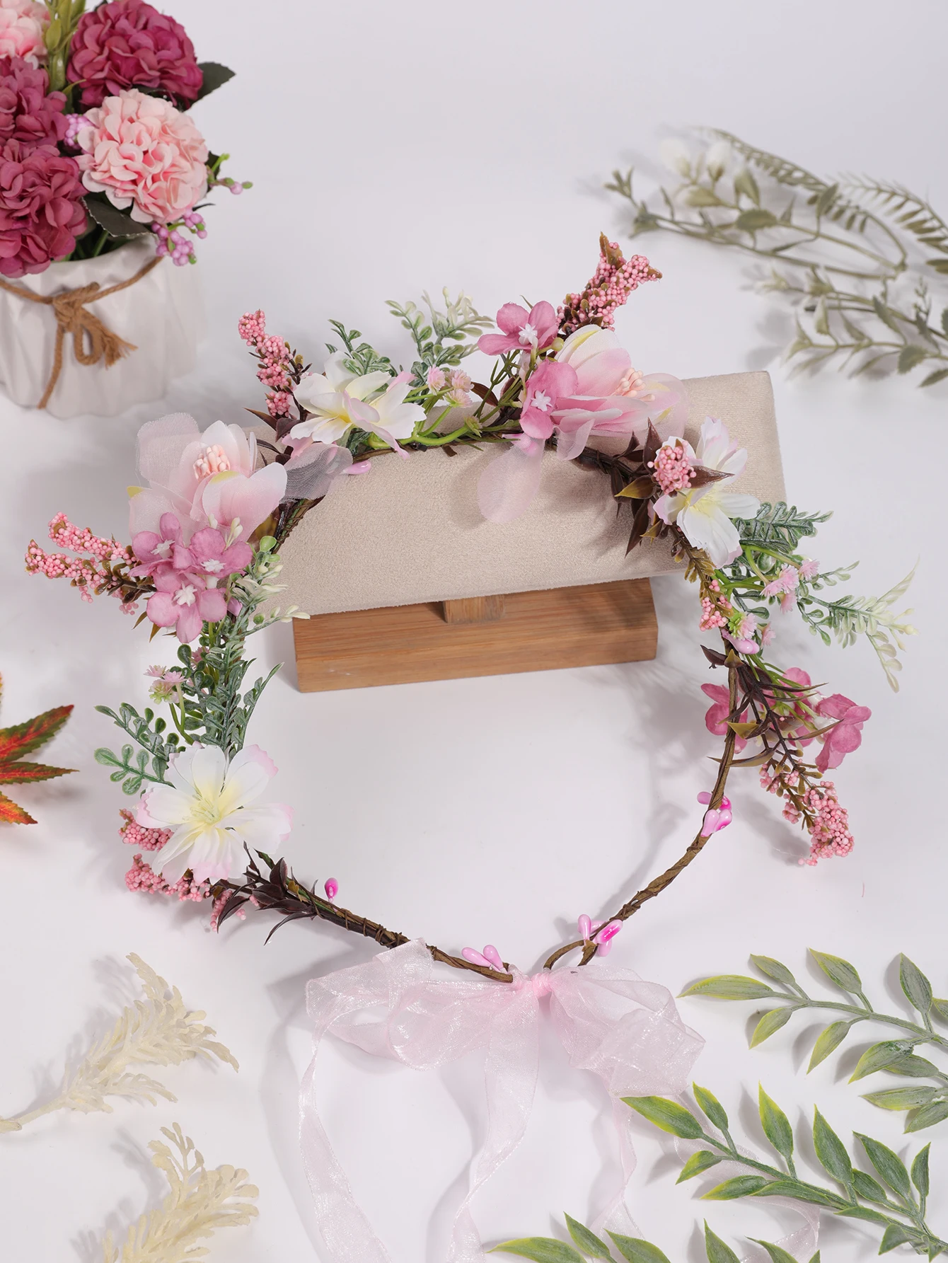 A female super Sensen department simulation flower flower seaside vacation tour shot headwear wreath