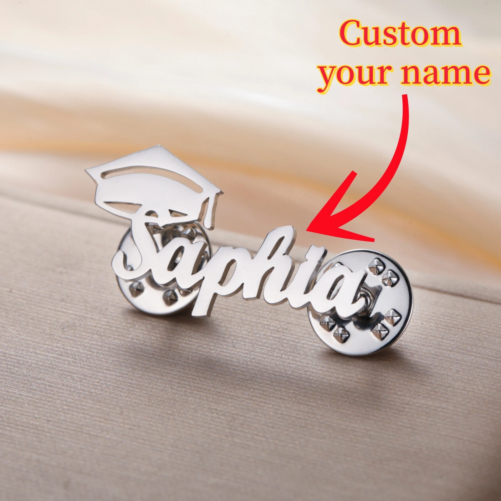 

Custom Name with Graduation Hat Lapel Pin Personalised Graduation Celebration Jewelry Gift Brooch Pin for University Students