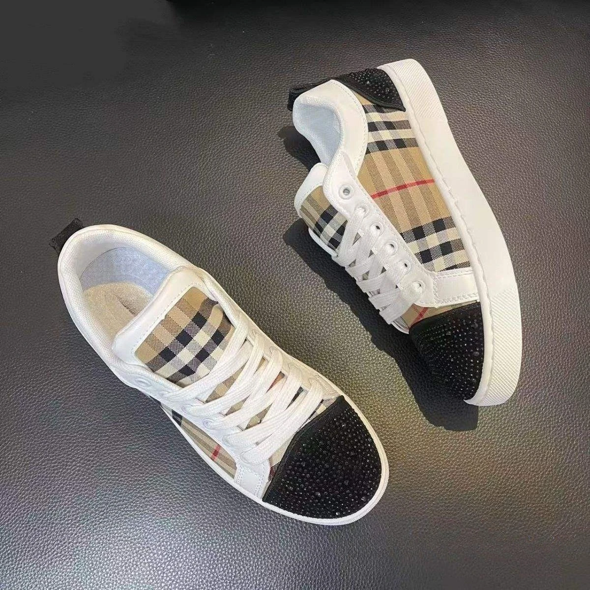 

Autumn new women's plaid with light luxury shoes fashion trend rhinestone student low-top board shoes