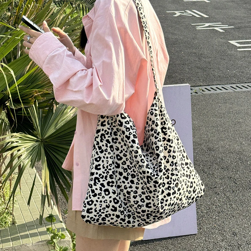 Modern Leopard Print Messenger Bag Single Shoulder Canvas Bag for Female Student Diagonal Large Capacity Straddle Bag