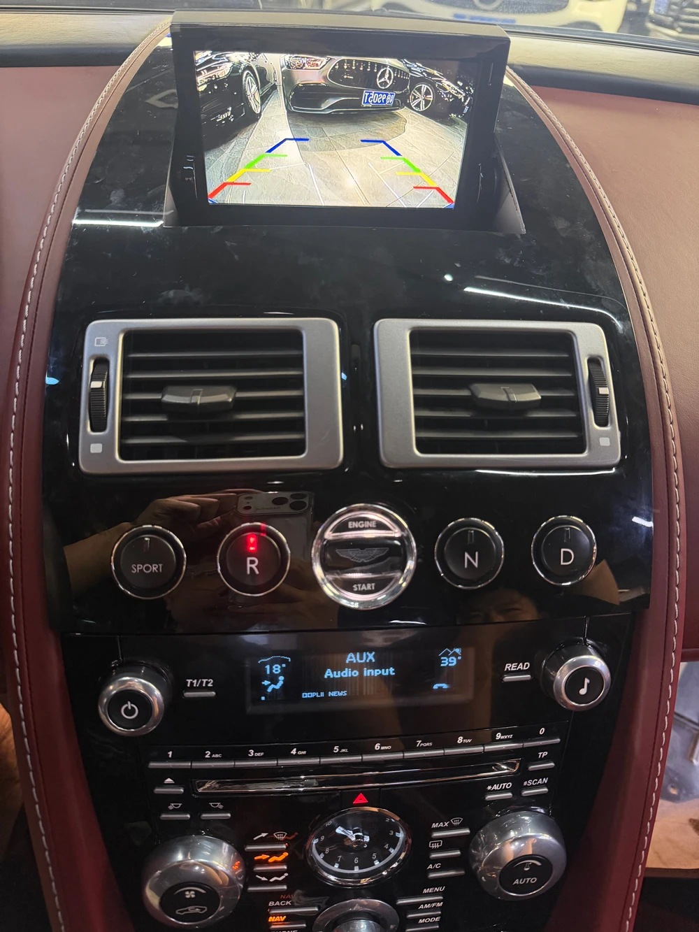Wireless CarPlay Android Auto Interface for Aston Martin Vantage DB9 DBS Rapide Virage Vanquish 2010-2015 OEM Screen Upgrade