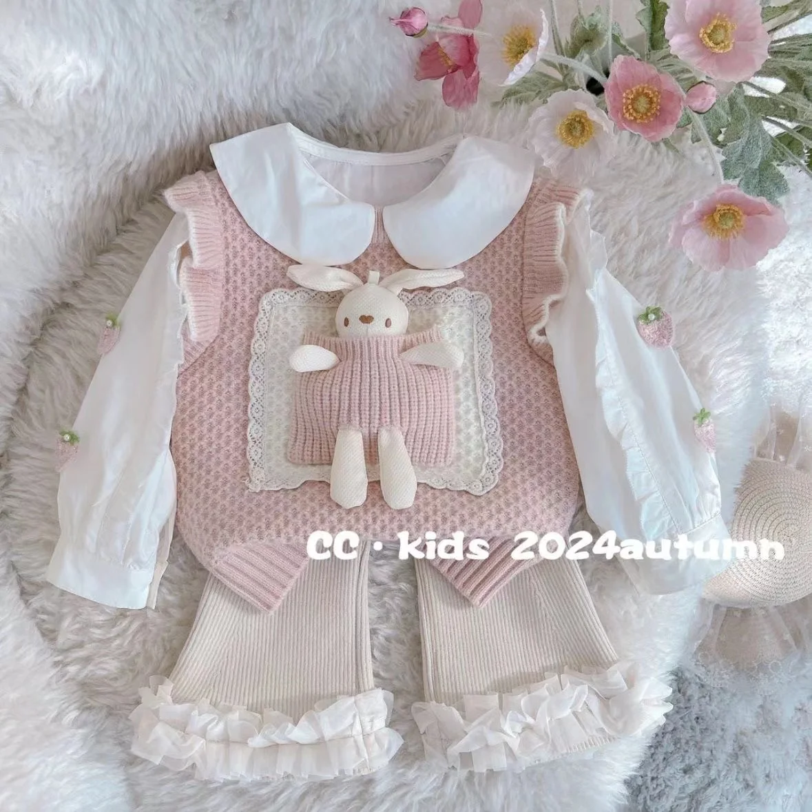 Girls Spring and Autumn Set 2024 New Cute Knitted Vest Doll Collar Shirt Versatile Pants 3-Piece Set for Baby Girls Kids Outfits