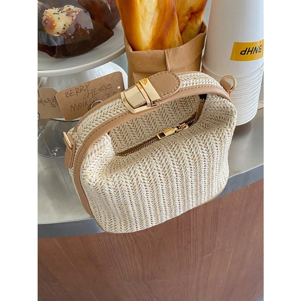 

Mini Minimalist Straw Bag New Woven Straw Handbag Fashionable Women's Bag Versatile Shoulder Crossbody Bag Gift Summer Beach For Girls Ladies Students, Summer Essentials, Perfect For Vacation & Holiday, Eye-Catching Beach Bag Summer, Summer Straw Beach Ba