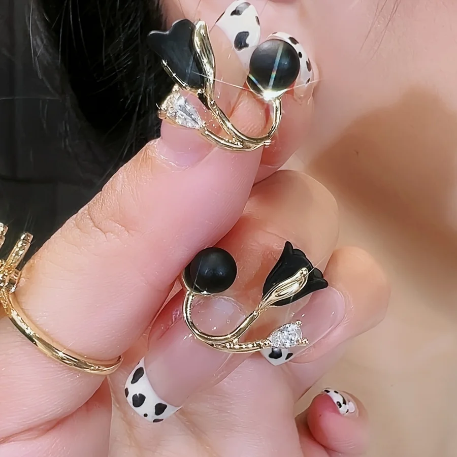 

1 Pair Elegant Tulip Flower Stud Earrings for Women Perfect for Everyday Fashion Accessory