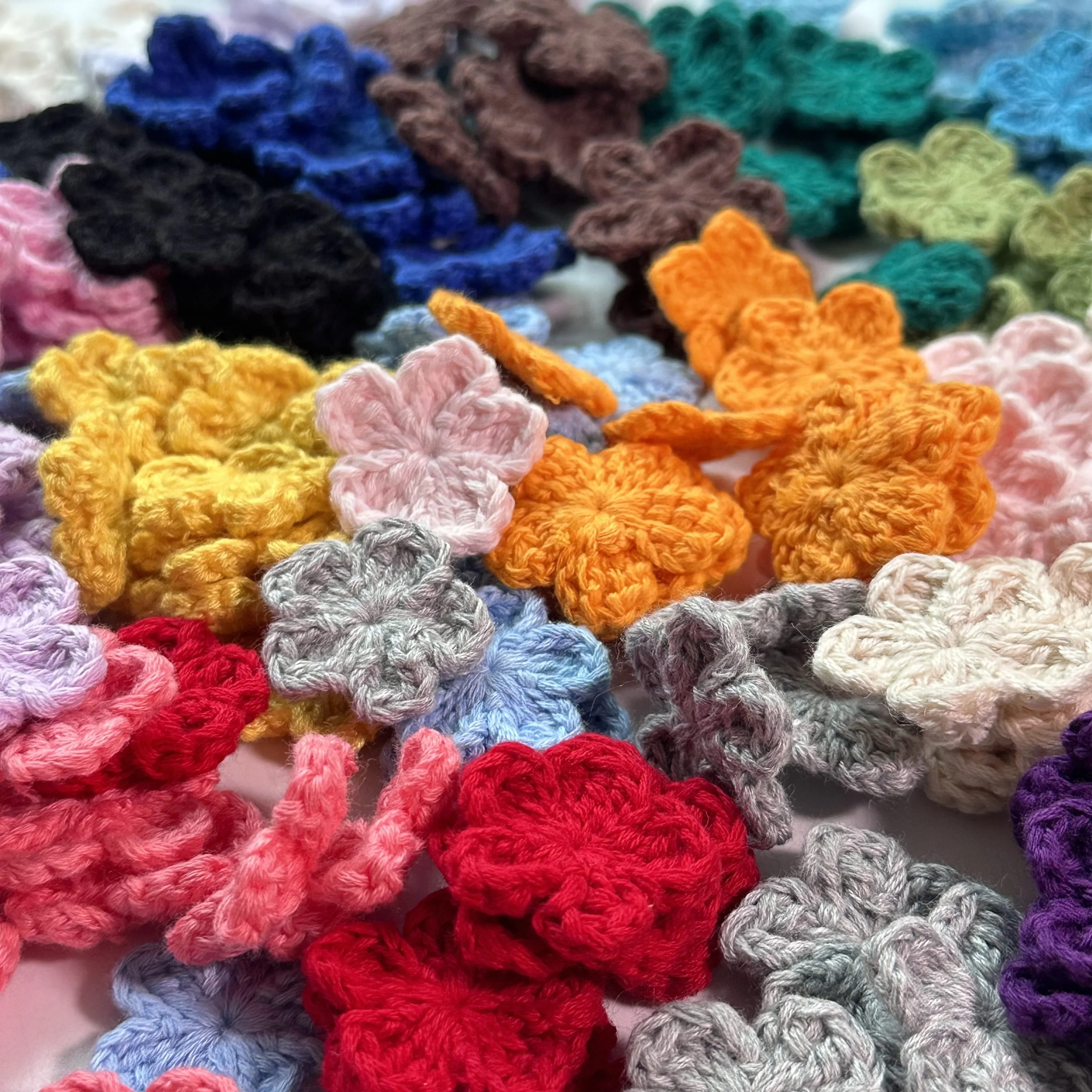 23 Colors 10PCS 3CM Hand Knitting Crochet Flower Multi Color Sewing Hat Clothing Cotton Fabric Mat DIY Craft Apparel Accessories