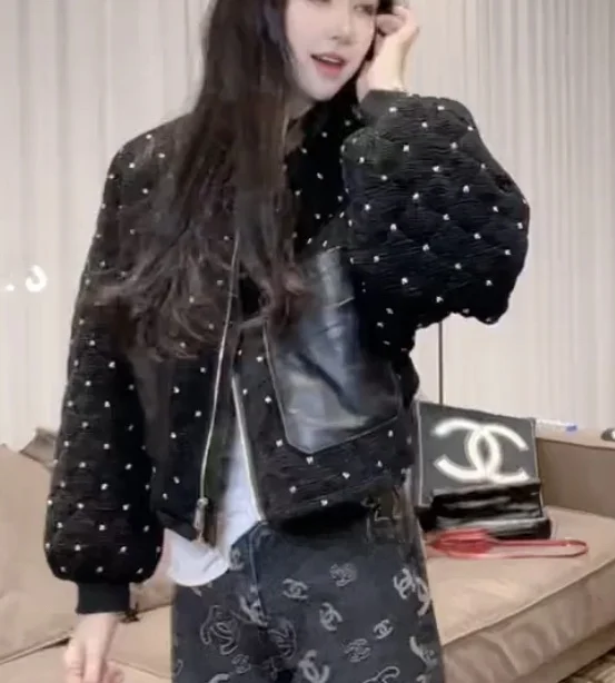 Nowa kolekcja wiosna 2025: Damska kurtka bejsbolówka ze skóry ekologicznej, luźny krój, wyszczuplająca, modna odzież wierzchnia, stylizacja do pracy.