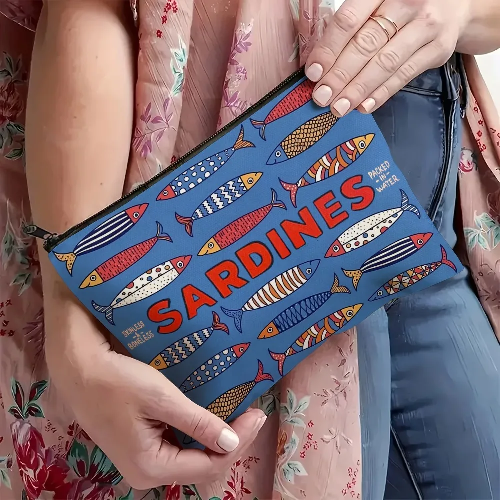 Косметичка с принтом сардини в стиле ретро — яркие разноцветные цвета, прочная ткань, компактная дорожная косметичка и пенал