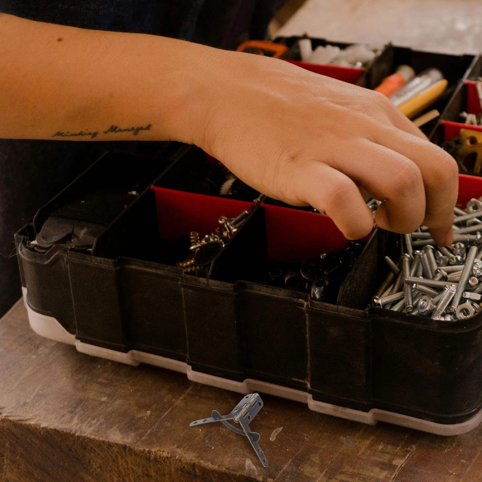 

4Pcs 8-Hole Foldable T Strap Hinge Metal Furniture Hardware Smooth 90 Degree Operation for Cabinets Wooden Boxes Tables