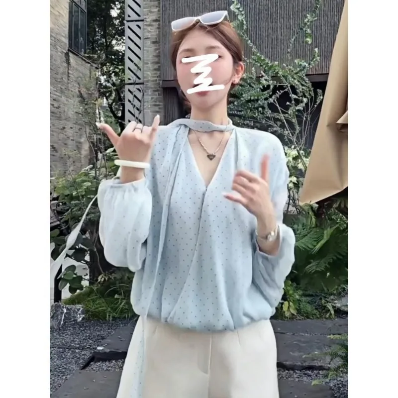 水玉模様の気質長袖シャツ女性のための春夏の新しいブラウス V ネックシャツスリムファッショントップ