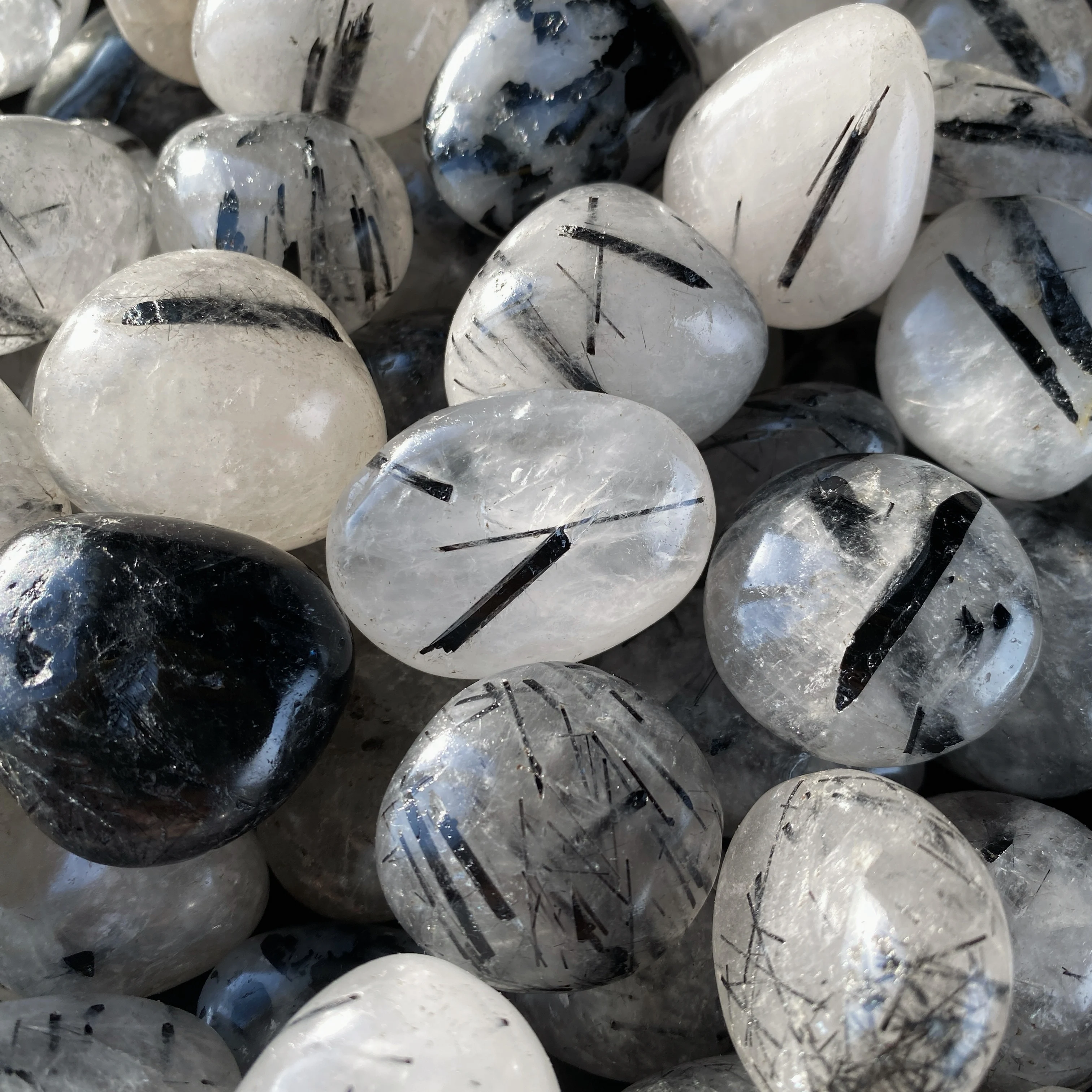 100g Natural Black Rutilated Quartz Tumbled Stone Garden Stone Fish Tank Stone Home Decoration Stone, DIY Idea, Perfect Gift