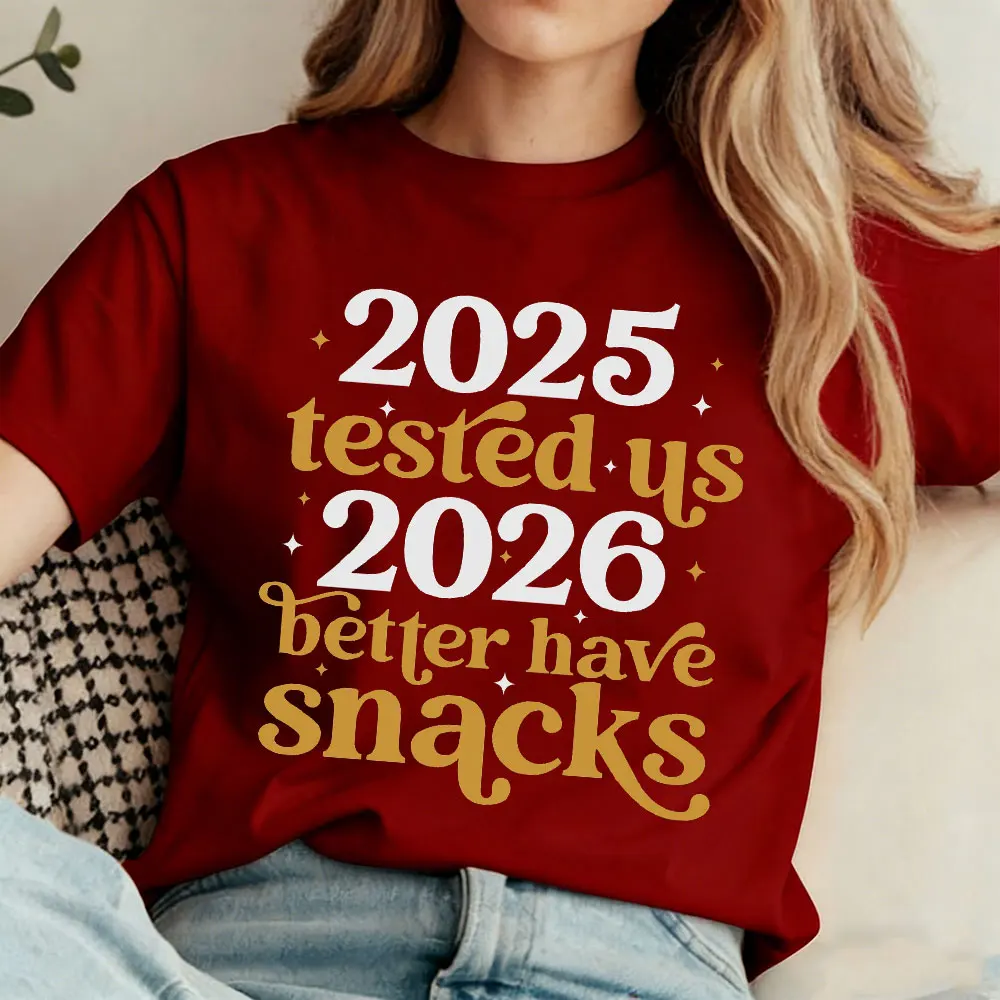 2025 تم اختباره لنا 2026 أفضل وجبات خفيفة للعام الجديد قميص رجالي ونسائي سنة جديدة سعيدة 2026 قميص عائلي مطابق بأكمام قصيرة غير رسمية #6