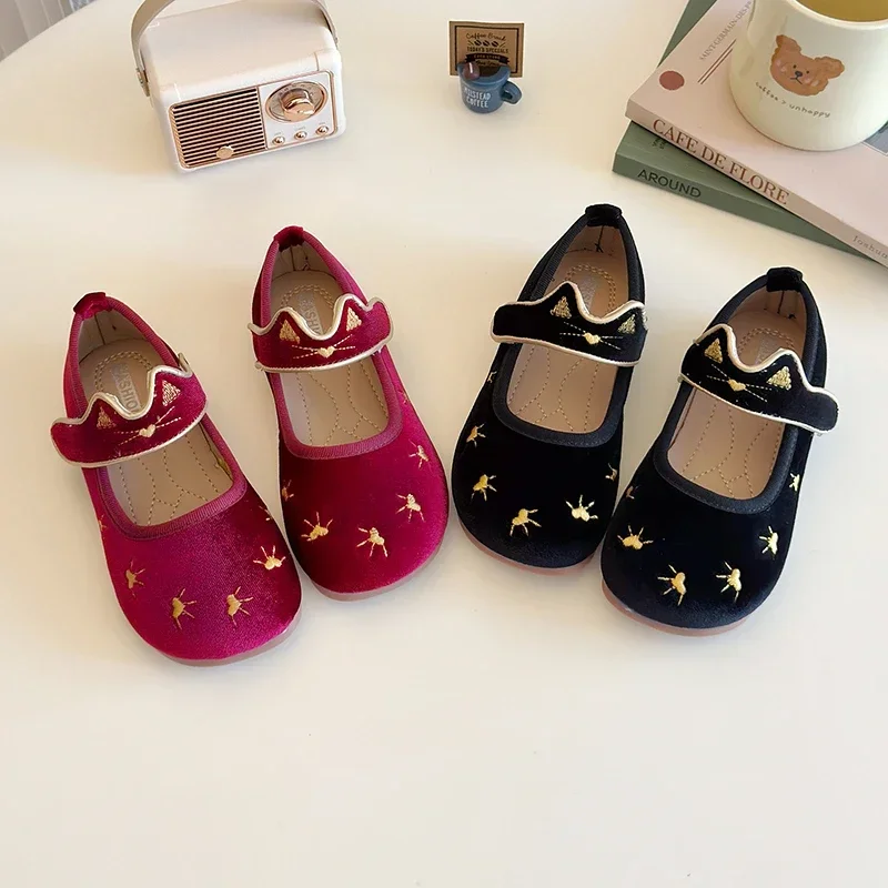 

Girls Causal Moccasins Cute Fashion Embroidered Kids Leather Shoe Wine Red Versatile Children Princess Flat Shoes Soft Non-slip