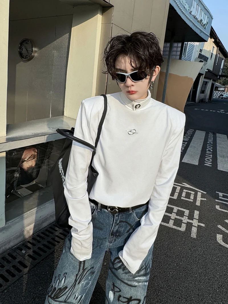 

Spring Faion Men's T-irt Padded oulder Long Sve f High Collar Label Design Base irt Trendy Metal Decorations