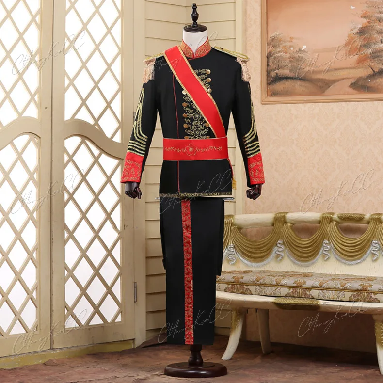 Grande traje europeu do palácio marechal para homem, vestido do exército, estúdio de tambor e guarda de honra, performance, preto e branco