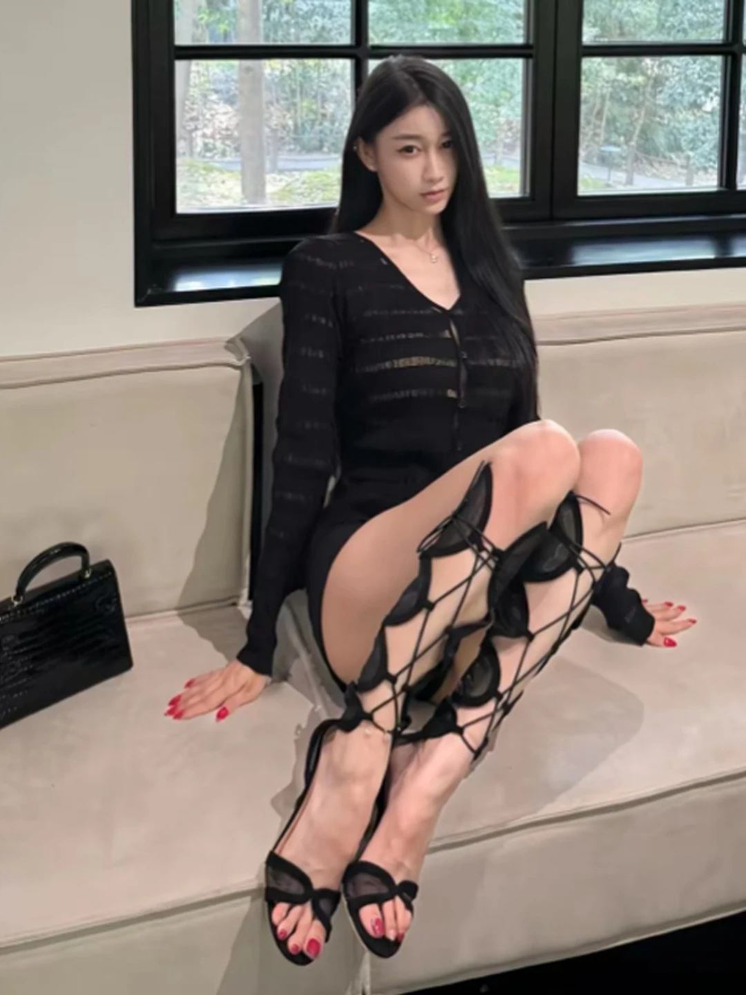 

Сексуальный облегающий черный трикотажный топ с V-образным вырезом для женщин и девушек: уникальный, красивый, повседневный, зимний, модный.