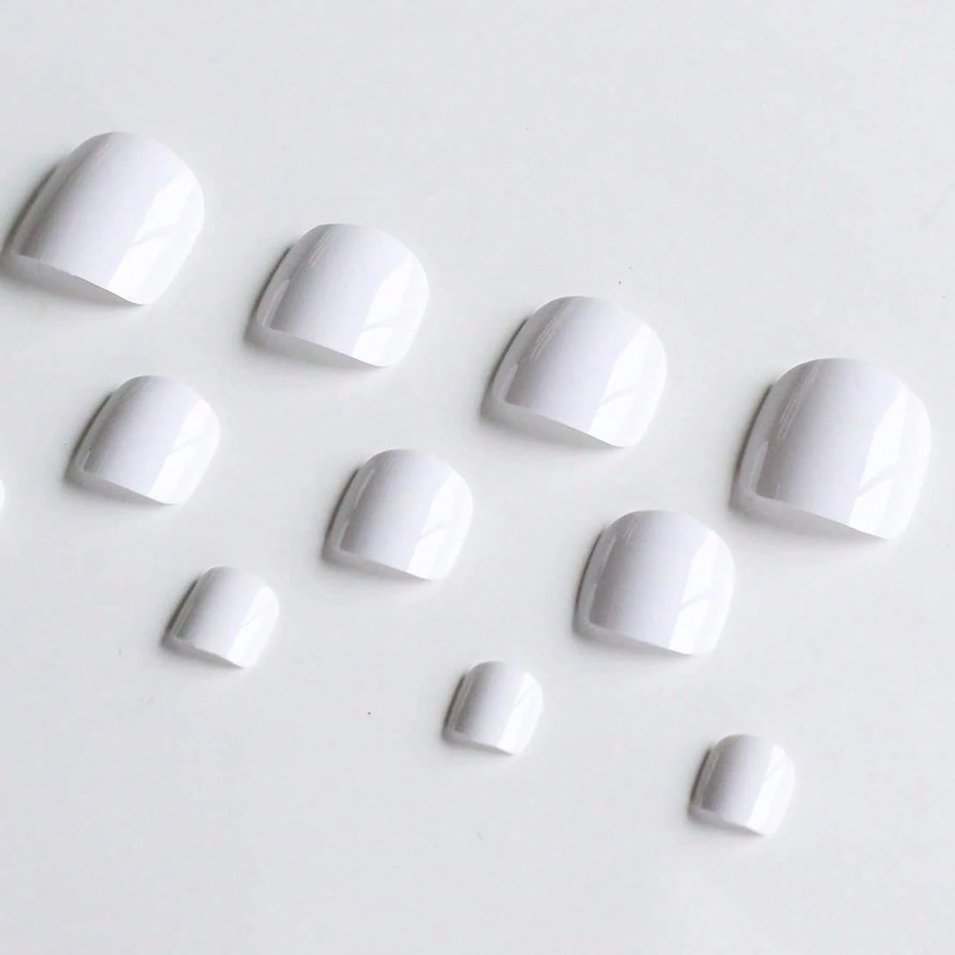 120 stks/doos druk in teennagels voor vrouwen, witte nep teennagels, acryl nageltips, korte vierkante nep teennagels voor vrouwen en meisje