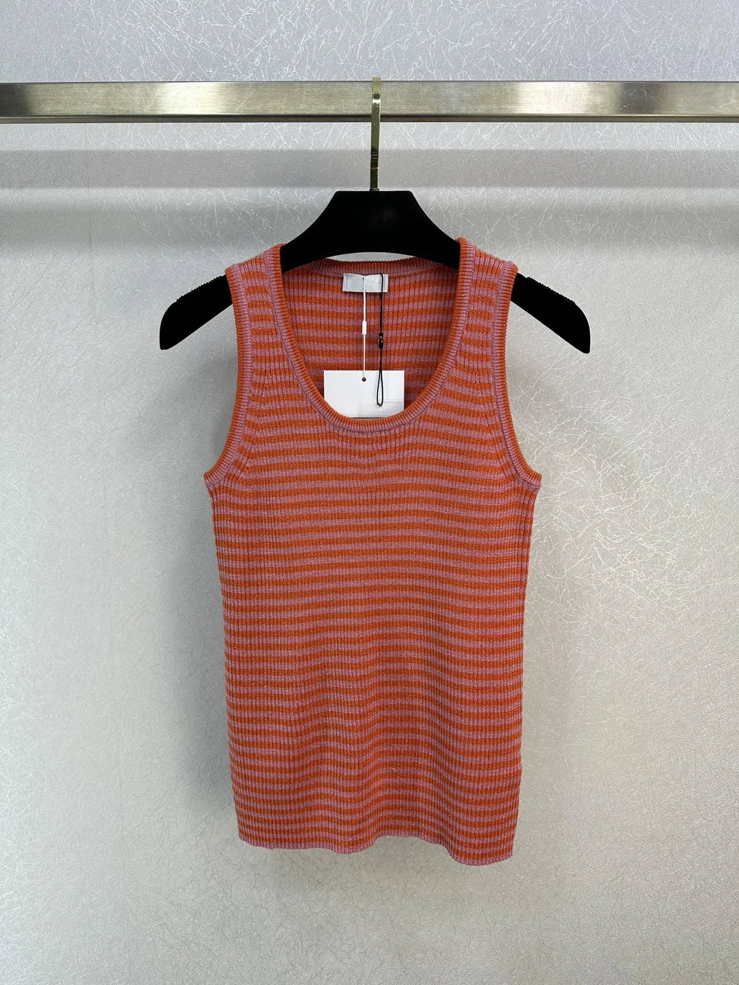 Color-matching striped short-sleeved knitwear