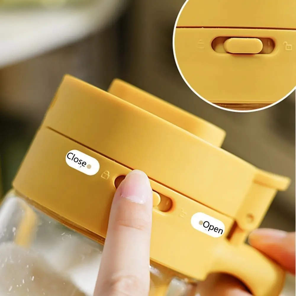 

Sealed 2 In 1 Salt Container Dustproof Moisture-proof Glass Spice Bottle Spoon Separated Locking Design Glass Seasoning Box