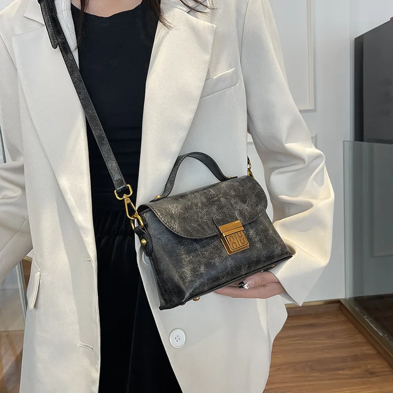 حقيبة وسادة مبطنة كلاسيكية لعام 2026، محفظة كروس مستوحاة من الفرنسية الرجعية للنساء، حقيبة كتف أنيقة للسفر، وصول جديد #3