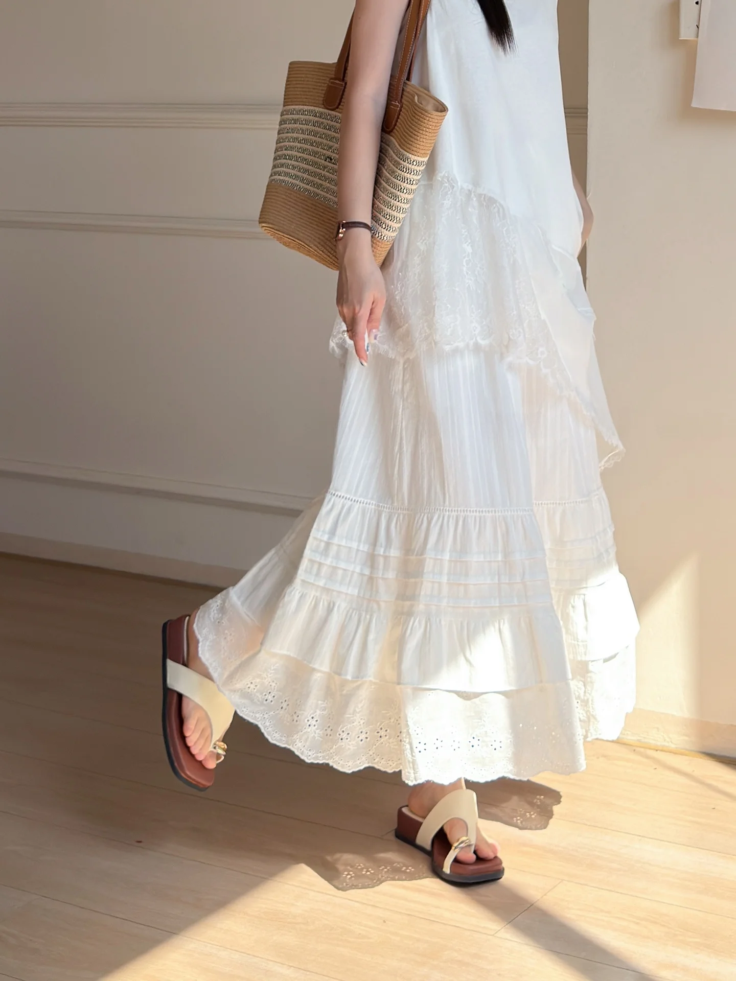 

Elegant Lace A-Line Midi Skirt Women's High Waist Cotton Breathable Summer 2026 White Cake Skirt Slimming Hip Covering