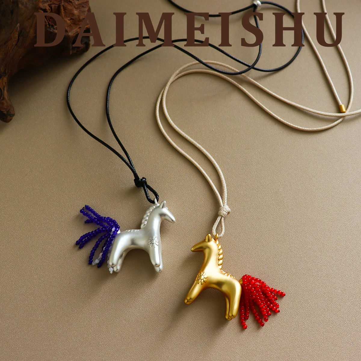 

Fashion Exquisite Opal Pony Sonny Long Necklace Light Luxury Niche Sweater T-shirt Chain