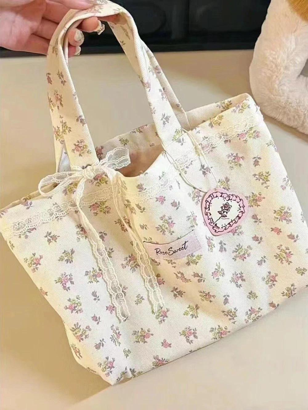 

Летняя сумка на одно плечо с цветочным принтом и свежестью, модная и модная сумка большой вместимости, художественная сумка-тоут для девочек.